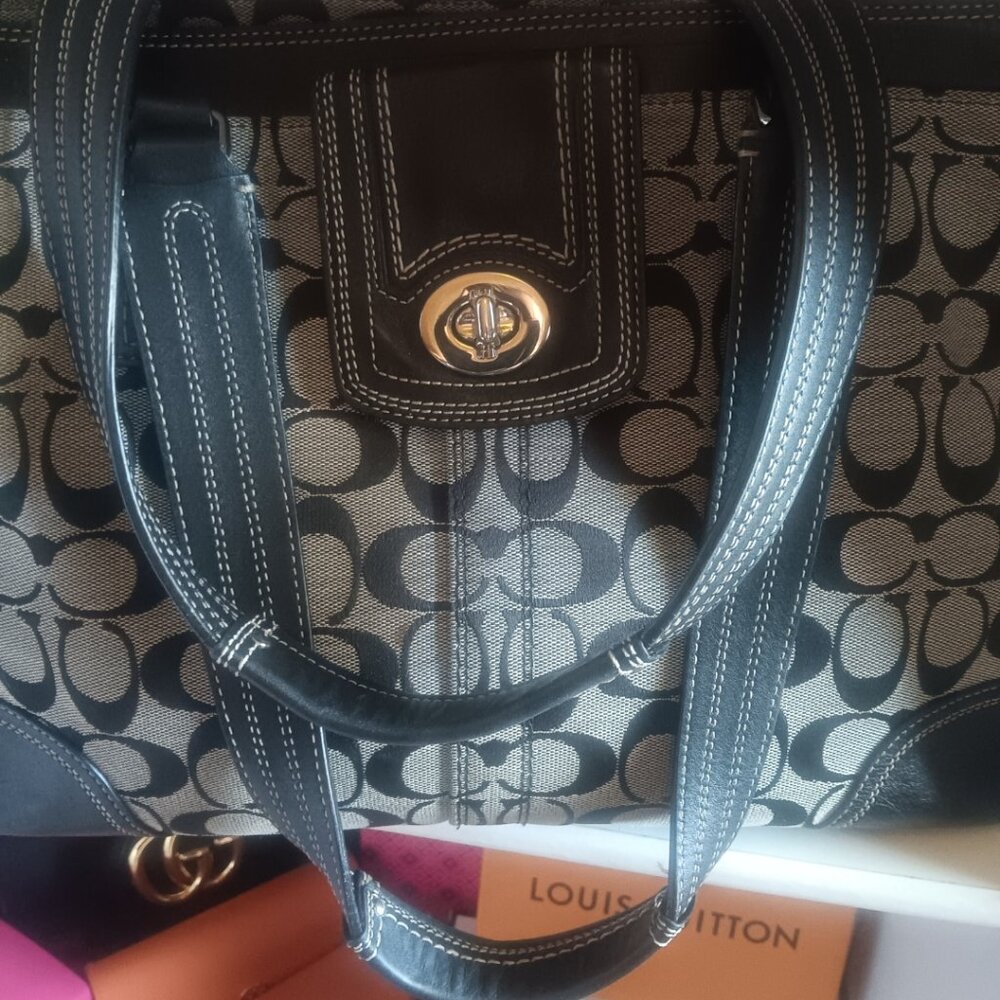 WEEKEND SPECIAL ONLY ! COACH LARGE TOTE WITH MATCHING WALLET - Picture 3 of 16